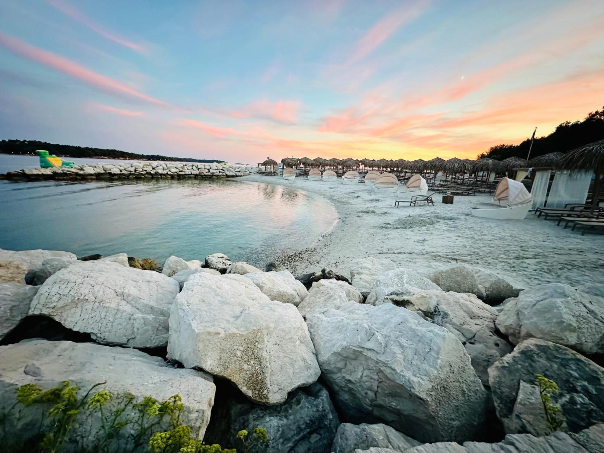 Apartamento New Exclusive With Garden And Private Pool Near The Sea Poreč